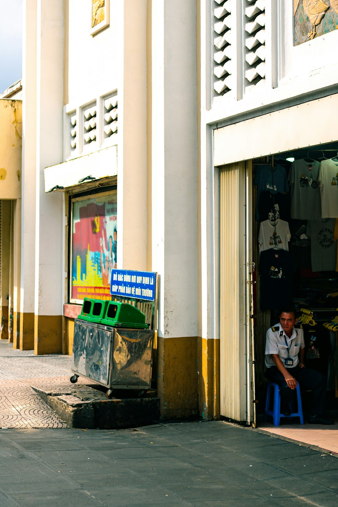store detective watching shoplifter